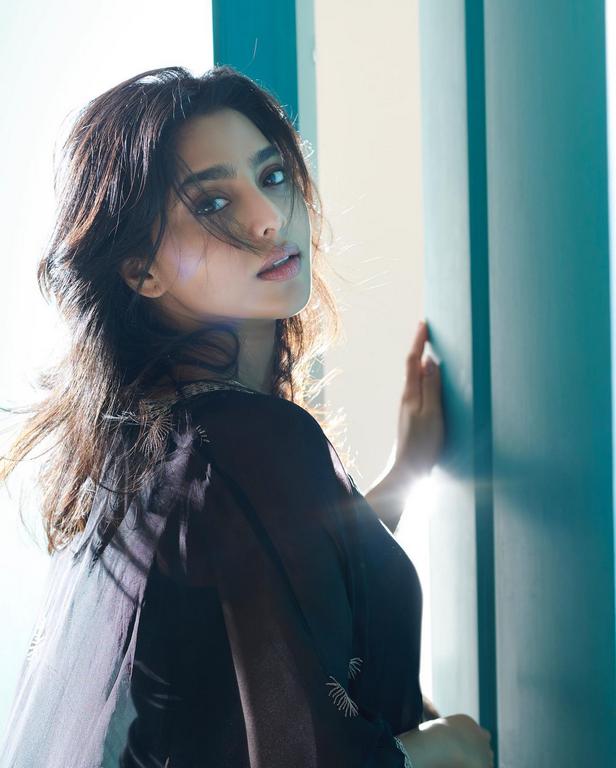 Aishwarya Lekshmi Unseen Hot Photos