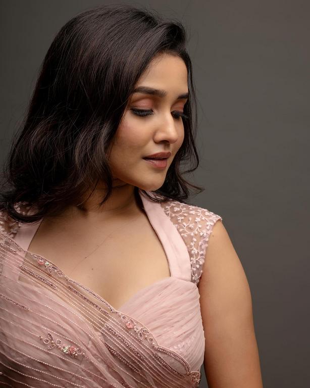 Anikha Surendran Hot Photos