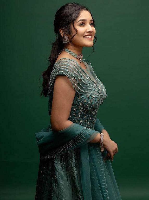 Anikha Surendran Hot Photos