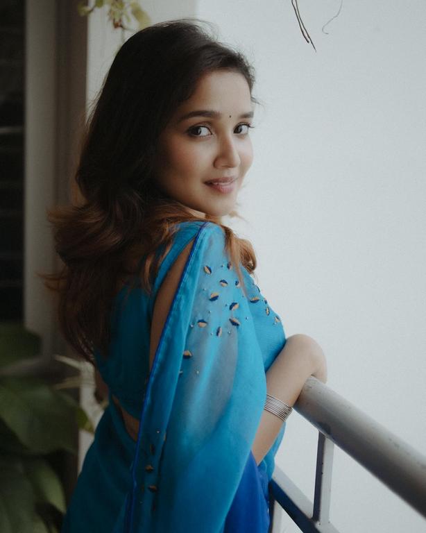 Anikha Surendran Hot Photos