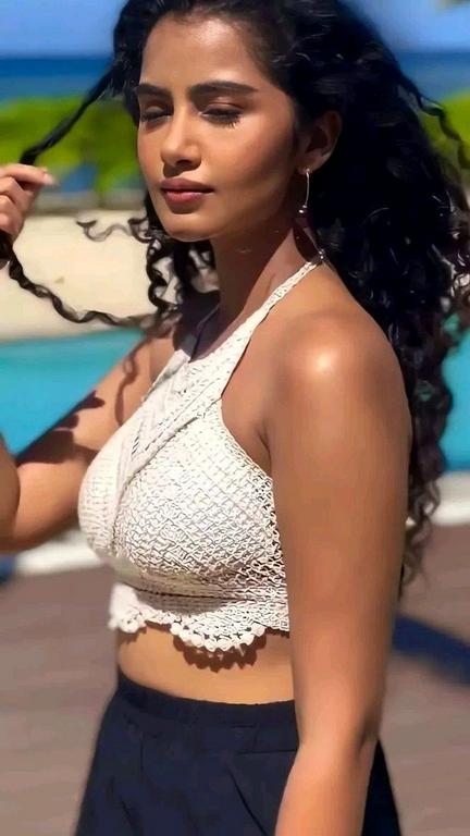 Anupama Parameswaran Hot