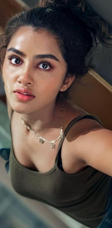 Anupama Parameswaran Hot