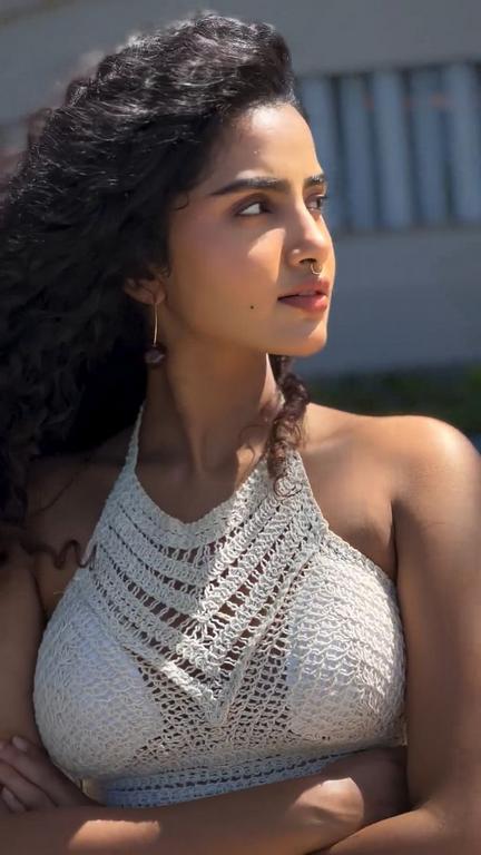 Anupama Parameswaran Hot