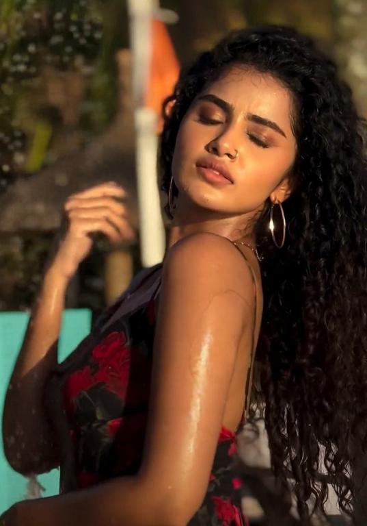 Anupama Parameswaran Hot