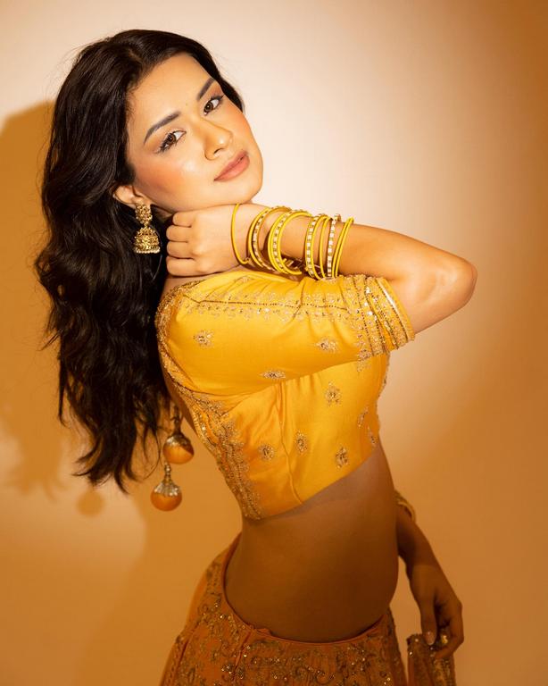 Avneet Kaur Hot Photos