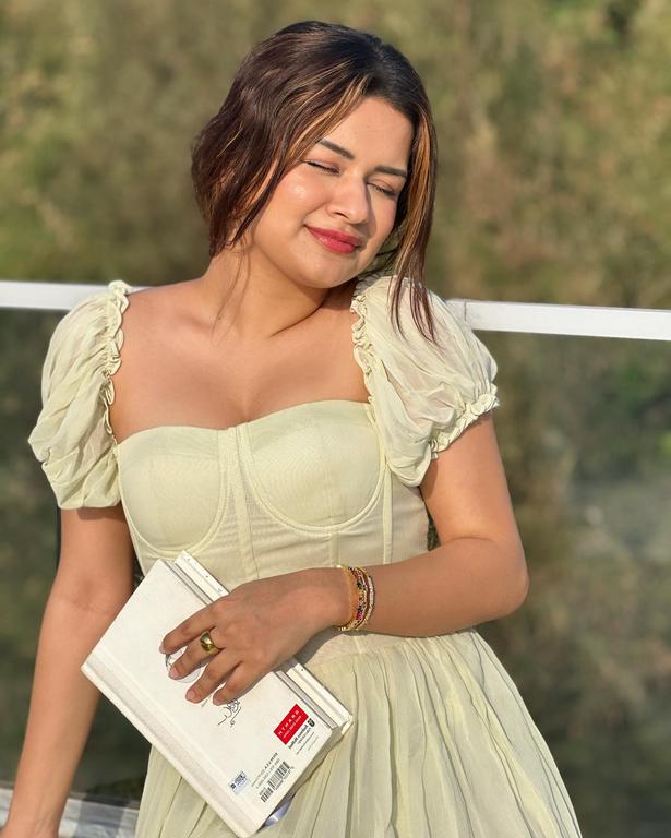 Avneet Kaur Hot Photos