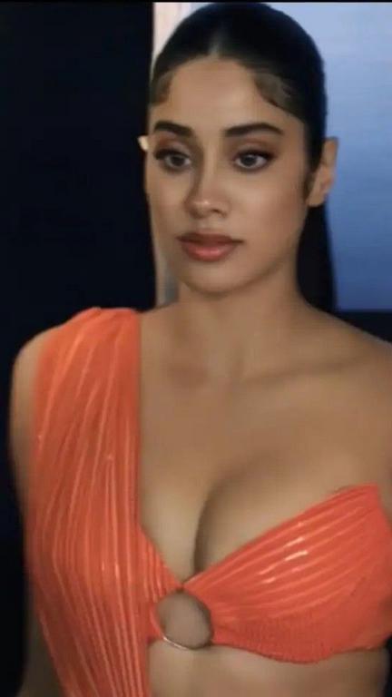 Janhvi Kapoor Hot Photos