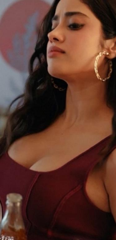 Janhvi Kapoor Hot Photos