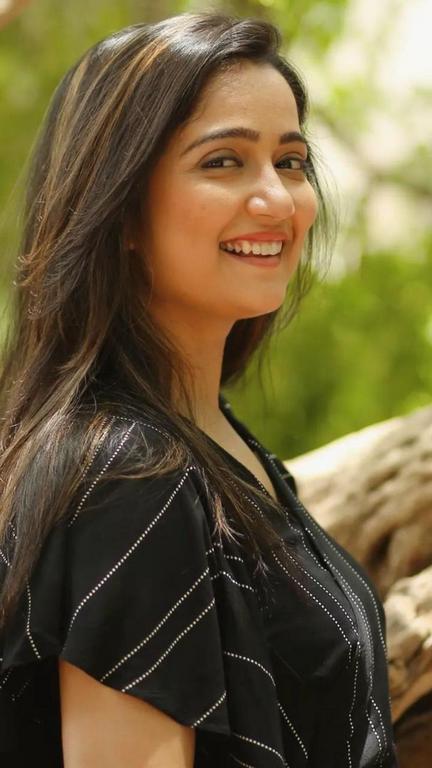 Jhinal Belani hot photos