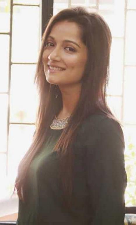 Jhinal Belani hot photos