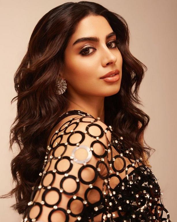 Khushi Kapoor Stunning Photos
