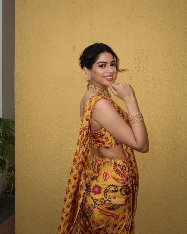 Khushi Kapoor Stunning Photos