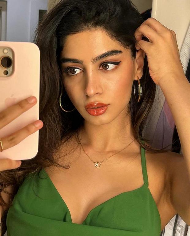 Khushi Kapoor Stunning Photos