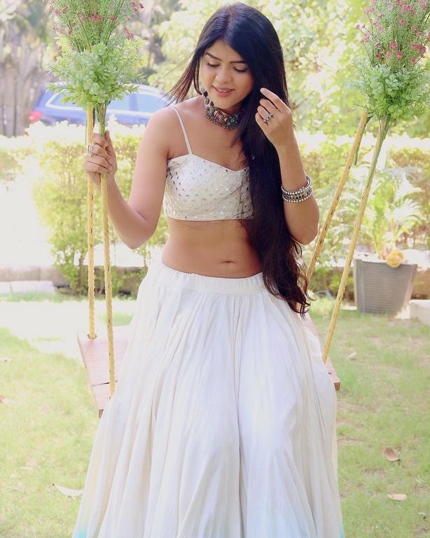 Khushi Shah Beautiful Photos