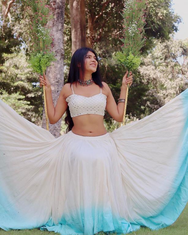 Khushi Shah Beautiful Photos