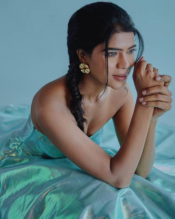 Khushi Shah Beautiful Photos