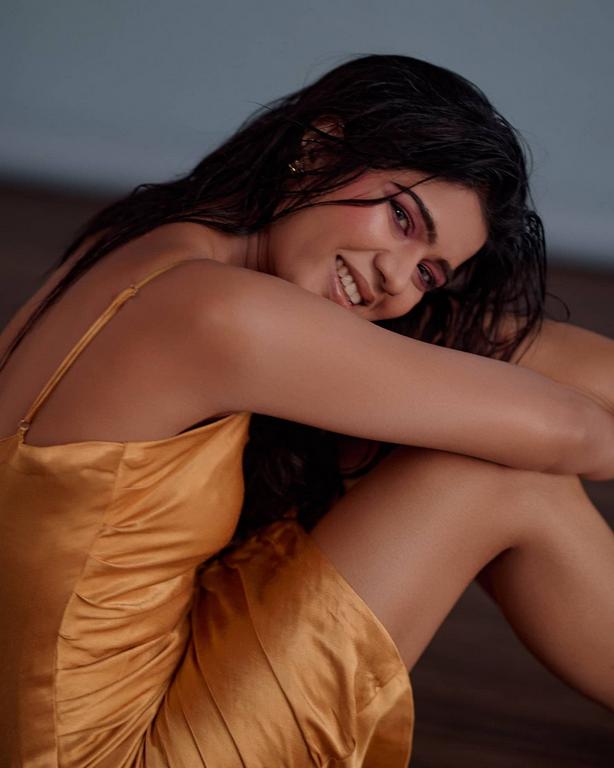 Khushi Shah Beautiful Photos