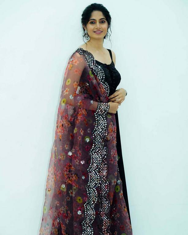 Kushee Ravi Stunning Photos