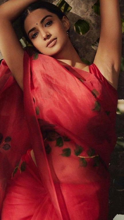 Meenakshi Chaudhary Hot