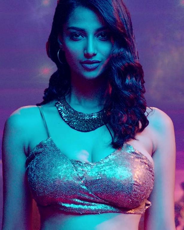 Meenakshi Chaudhary Hot