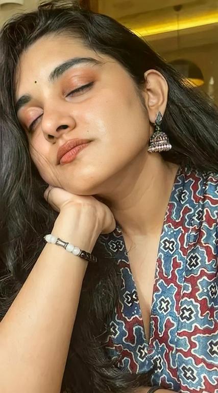 Nivetha Thomas Hot Photos