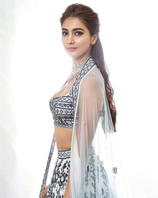 Pooja Hegde Hot Photos