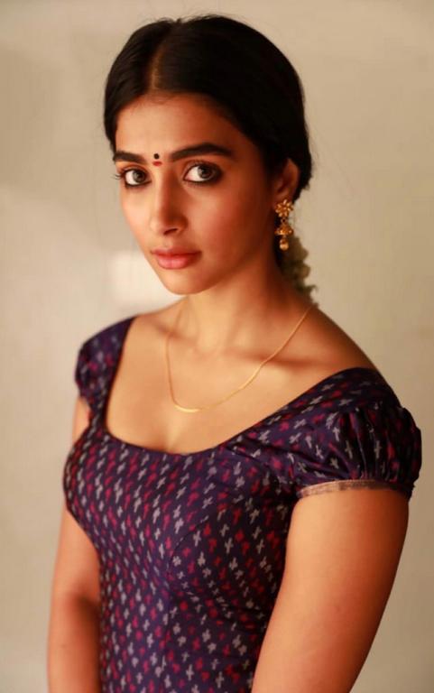 Pooja Hegde Hot Photos