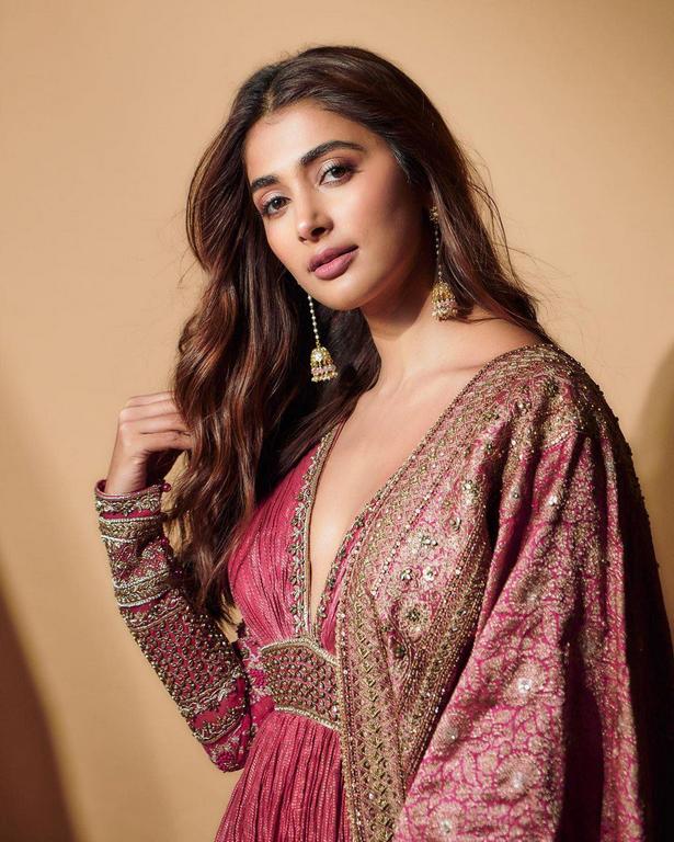 Pooja Hegde Hot Photos