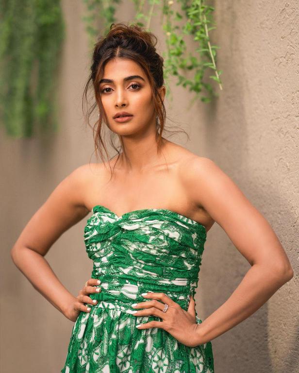 Pooja Hegde Hot Photos