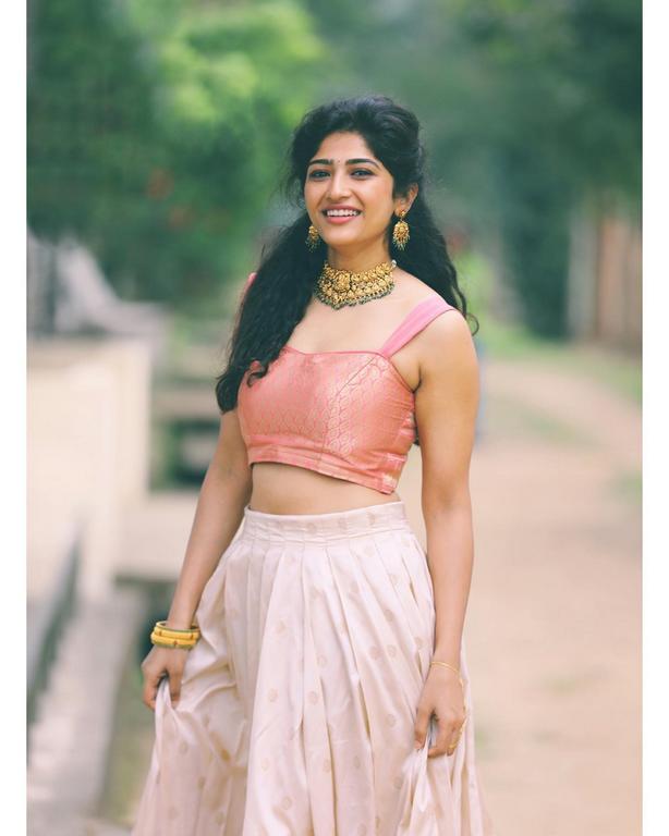 Roshni Prakash Glamorous Looks