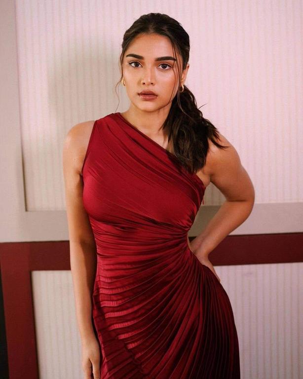 Saiee Manjrekar Hot Photos