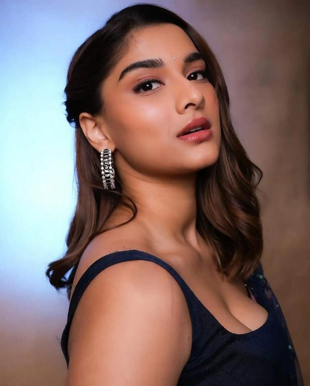 Saiee Manjrekar Hot Photos