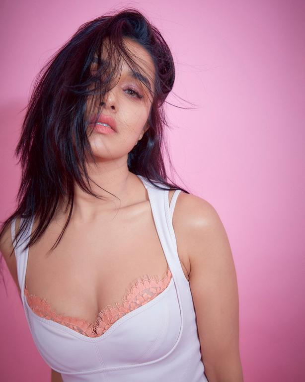 Shraddha Kapoor Hot Photos
