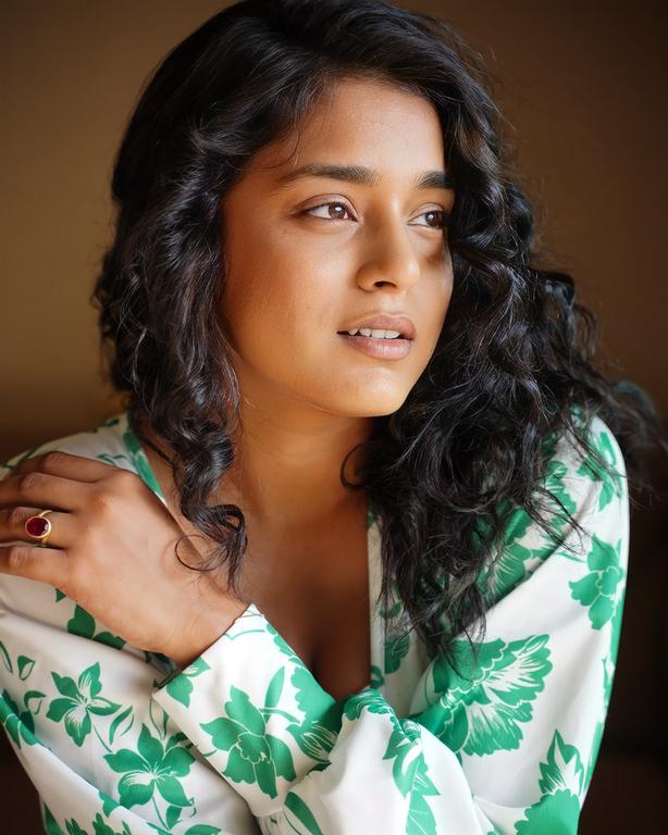Sumbul Touqeer Hot Photos