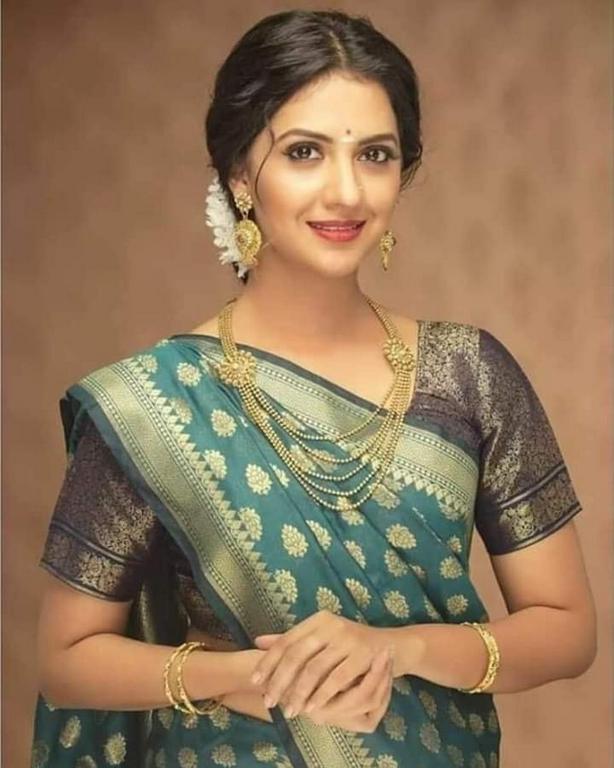Tejashri Pradhan Hot