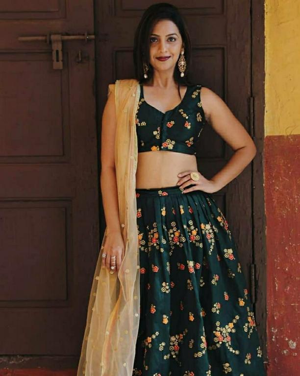Tejashri Pradhan Hot