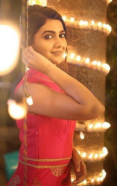Tejashri Pradhan Hot