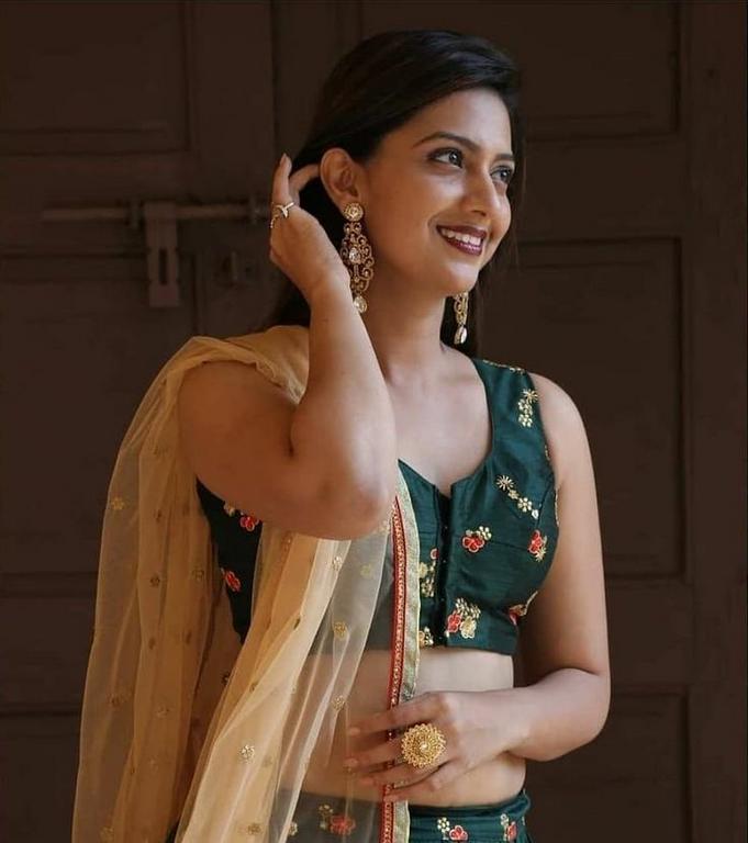 Tejashri Pradhan Hot
