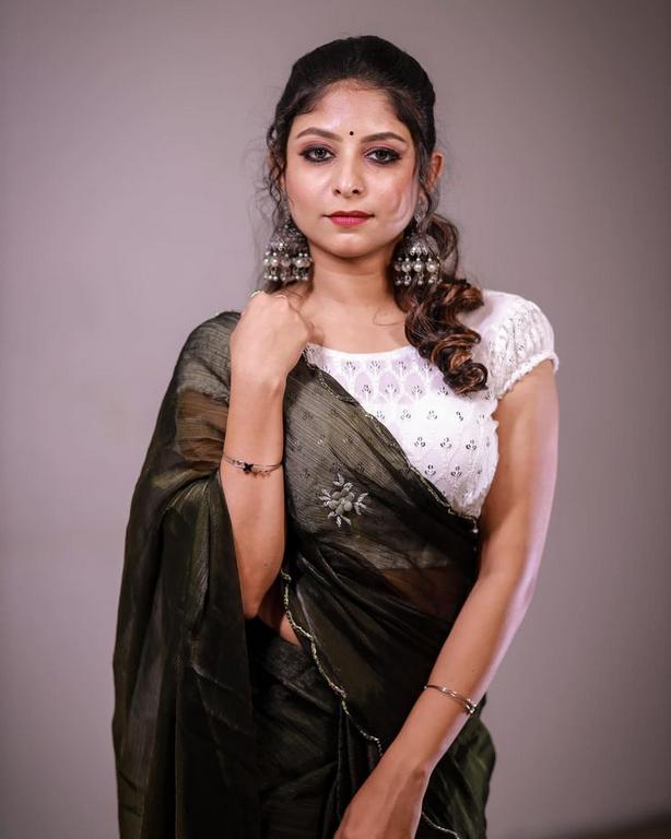 Akhila Photos