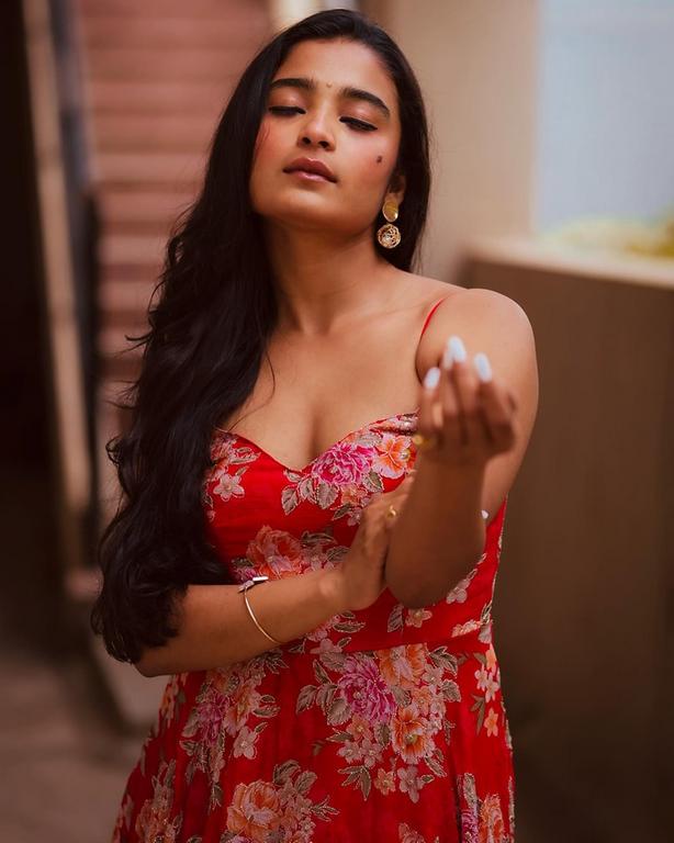 Chaithra J Achar Hot