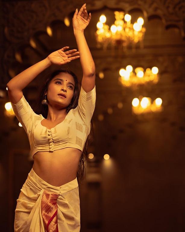 Chaithra J Achar Hot