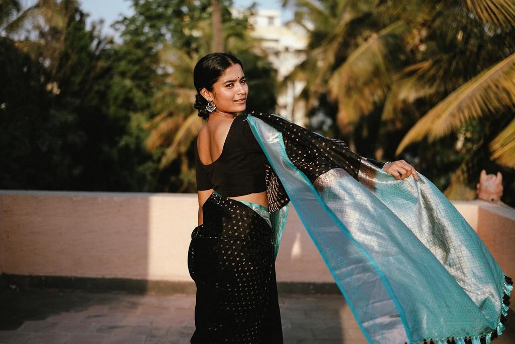 Chaithra J Achar Hot