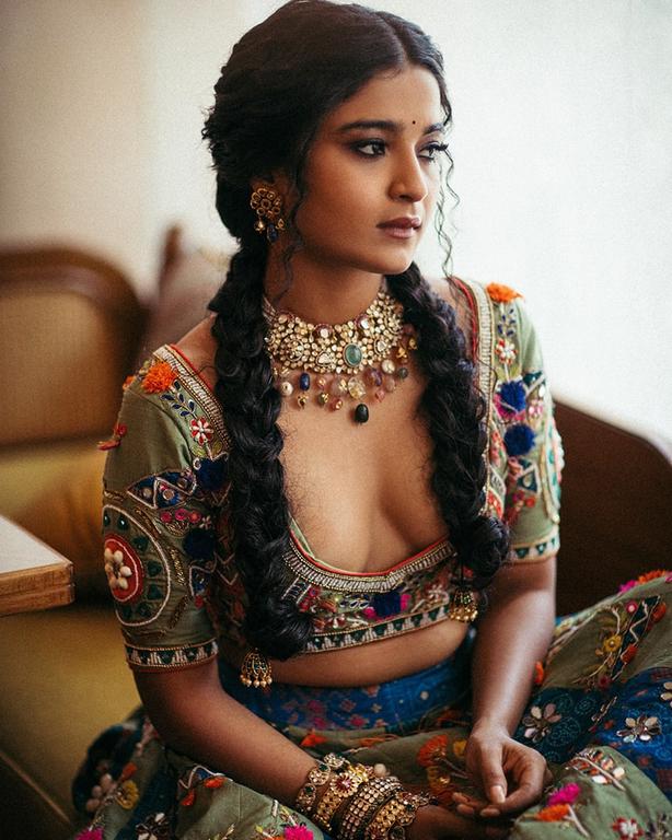 Chaithra J Achar Hot