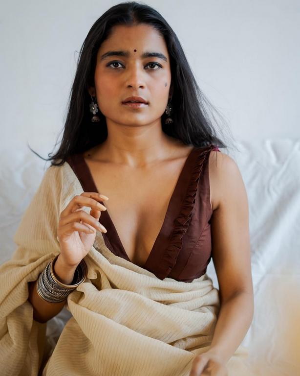 Chaithra J Achar Hot