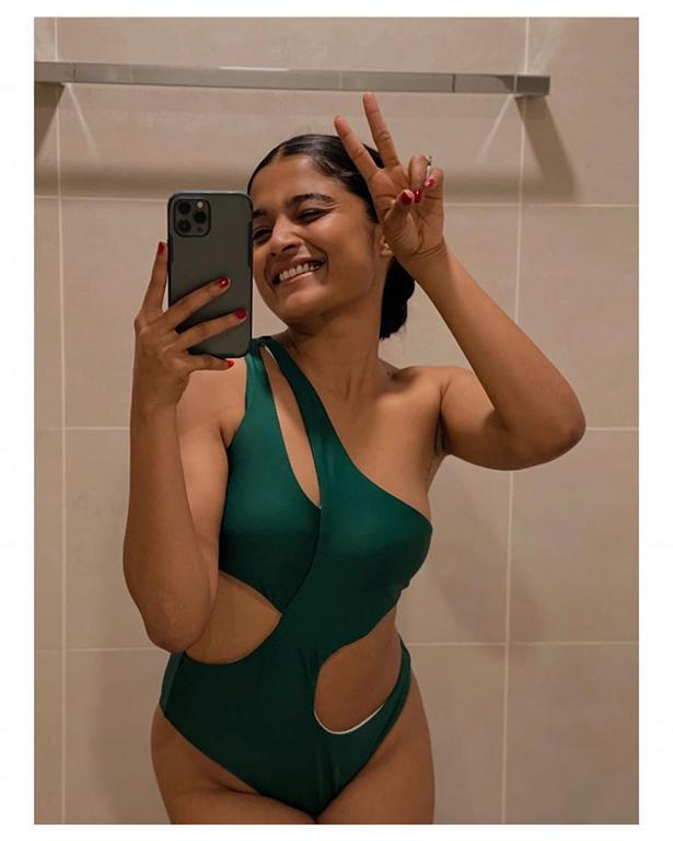 Chaithra J Achar Hot