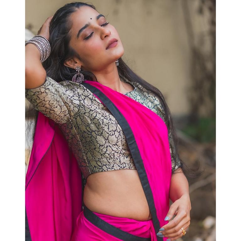 Chaithra J Achar Hot