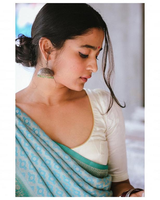 Chaithra J Achar Hot