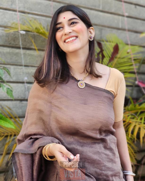 Deeksha Joshi Photos