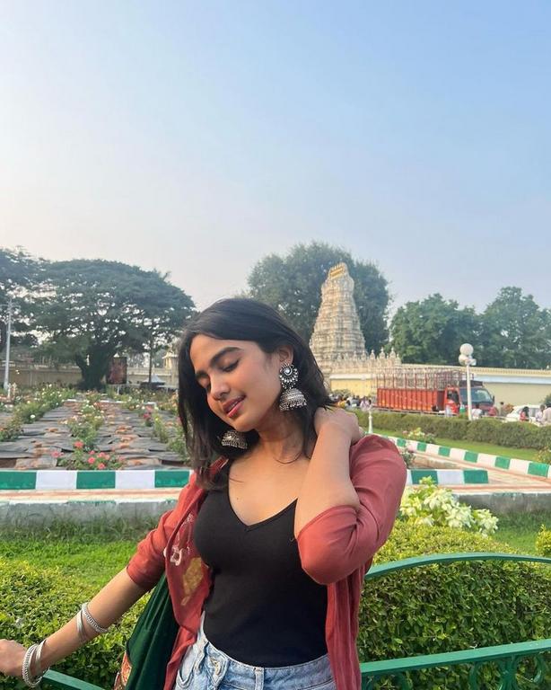 Devika Hot