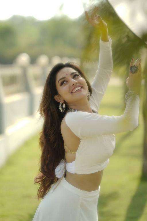 Mahima Nambiar Hot